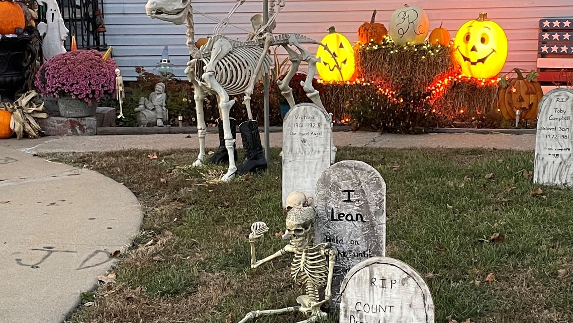 Halloween House Decorating